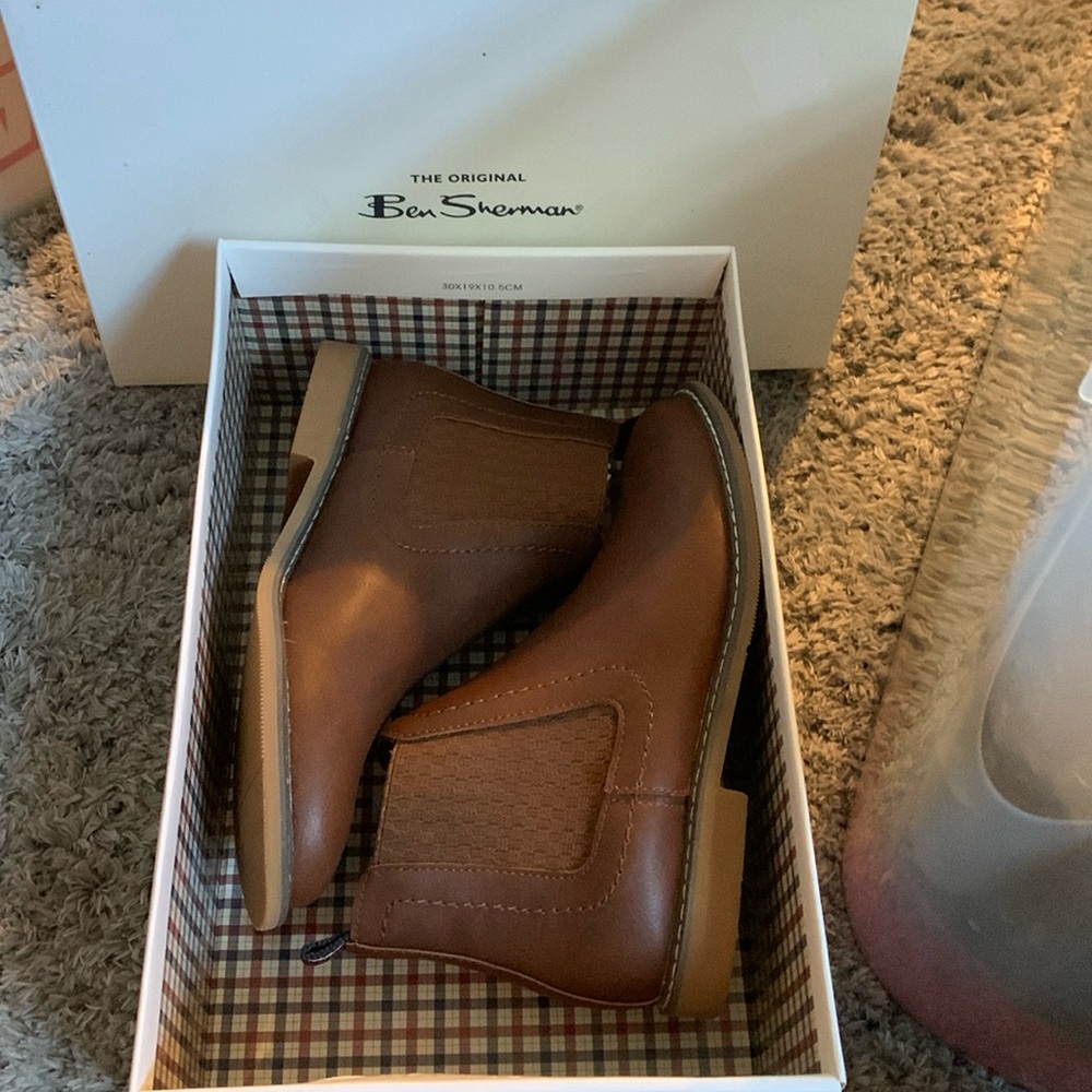 Youth Boys Dress Boots. Size 1
